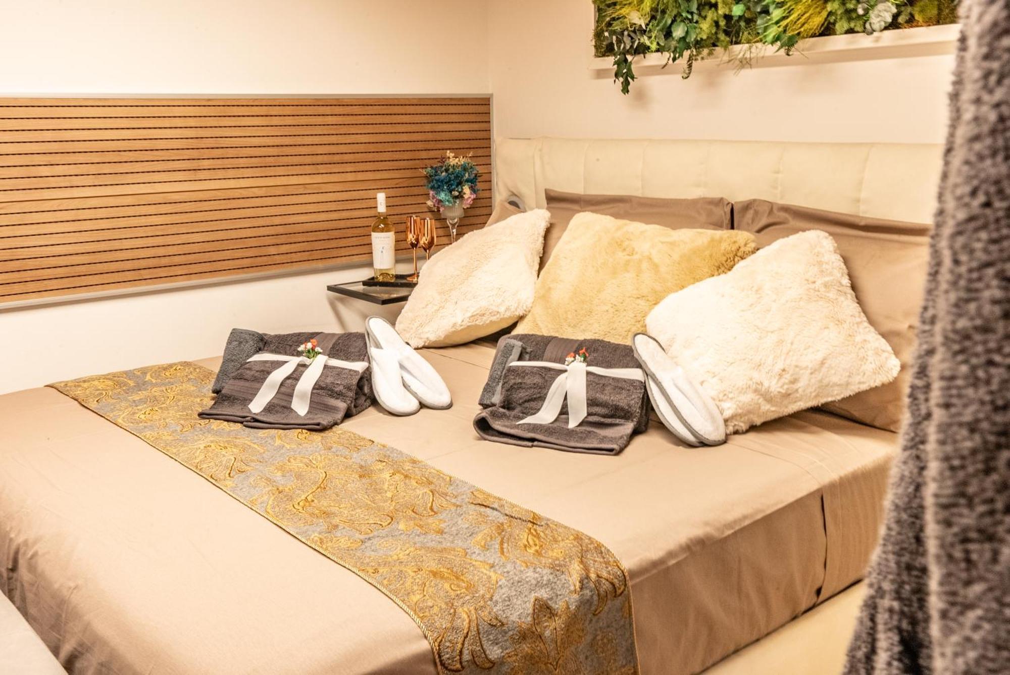 Luxe & Central Haven - Jacuzzi, Sauna, Steam, Private Parking Como Luaran gambar
