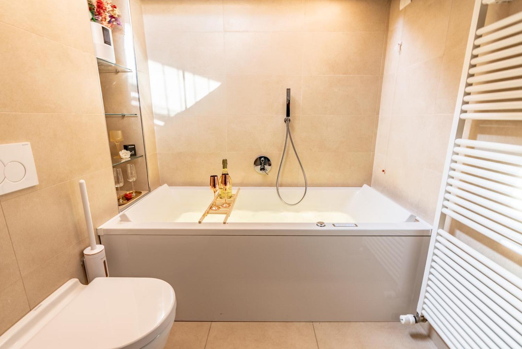 Luxe & Central Haven - Jacuzzi, Sauna, Steam, Private Parking Como Luaran gambar